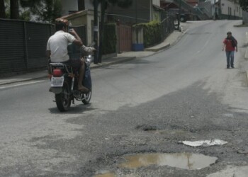 Lugareños indicaron que huecos han ocasionado accidentes