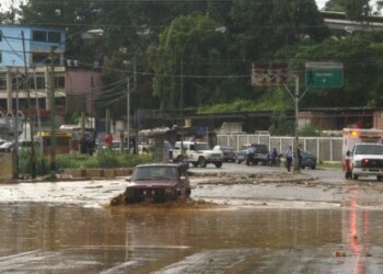 Vecinos claman para que hagan labores de limpieza en el río San Pedro antes de que arranquen los chaparrones.