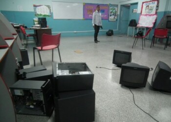 Destrozaron toda la sala de informática