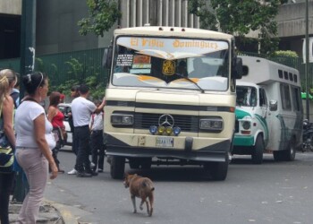 Vecinos expresaron que los profesionales del volante tiran el pago cuando es efectuado con dichos billetes y monedas. ARCHIVO