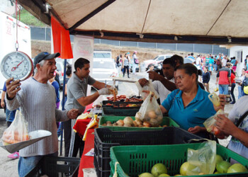 Vecinos aprovecharon los precios solidarios.