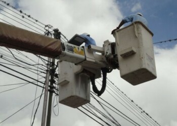 Continua la instalación de lámparas nuevas en las principales calles de Altos Mirandinos.
