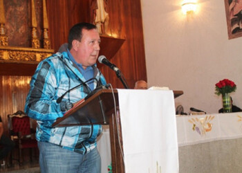 El Alcalde José Luis Rodríguez  agradeció al párroco por su trabajo incansable con los vecinos de Carrizal
