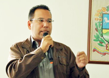 Concejal Héctor Medina exhortó a los directivos de líneas de transporte urbano a cumplir la ley.