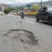 Huecos en subida de El Tambor atormentan a los conductores