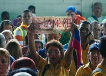 Opositores esperan que el CNE entregue planillas para activar revocatorio.