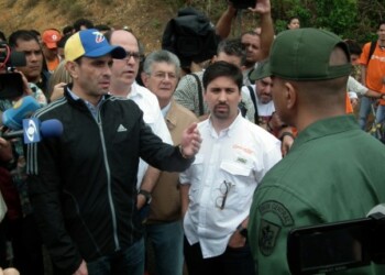 Los dirigentes opositores intentaron entrar a la cárcel acompañados de simpatizantes de la Unidad.