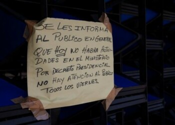 Entes gubernamentales cerraron sus puertas este viernes.