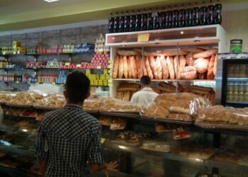 Clientes reiteran denuncias de abuso con la venta de pan