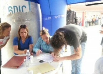 Uno de los puntos de recolección de firmas estuvo en Corralito.