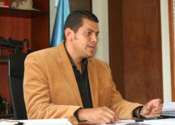 El jefe del Eje Homicidios Los Teques del cuerpo detectivesco, comisario Isaac Lugo, refirió que tras las investigaciones del caso dieron con la captura de los dos sujetos presuntamente implicados en la muerte de Darwin Gabriel Glod Monsalve.