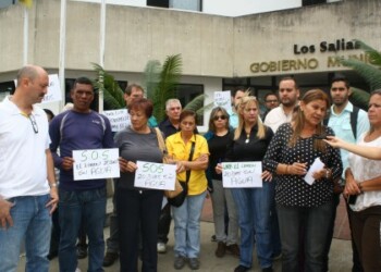 Vecinos de El Limón reunidos con Ana Melchor, concejal de Los Salias