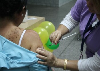 Un total de 300 sanantoñeros se vieron favorecidos con la jornada de vacunación impulsada por el Rotary San Antonio de Los Altos. ARCHIVO