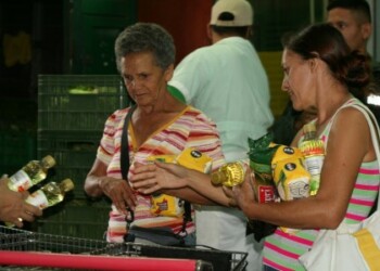Para lograr abarcar todos los compradores en fila se reguló la venta a dos unidades de cada producto por persona