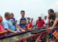 Mervin Maldonado participó este domingo en una jornada de siembra de 2.500 semillas de tomate y cebolla.