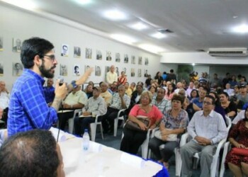 La jornada inició con una visita a la Universidad Rafael Belloso Chacín (URBE), donde se reunió con las autoridades y posteriormente realizó un encuentro con los estudiantes y profesores