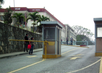 Antonio Bastardo, cursa los últimos semestres de Filosofía en la Ucab –Los Teques.