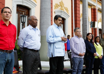 El presidente de la República, Nicolás Maduro, encabezó desde el Palacio de Miraflores un acto, con motivo a conmemorarse los actos del 11 de abril en 2002, en compañía de parte de su tren ministerial.