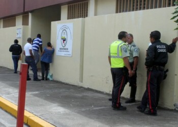 Recibió dos balazos cuando intentó huir del asalto