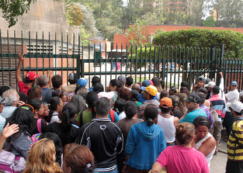 Consumidores señalaron que dan prioridad a bachaqueros a la hora de comprar.