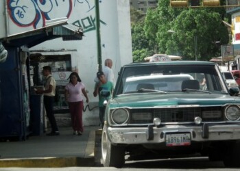 El ingreso diario de los taxistas va destinado a la compra de alimentos. ARCHIVO
