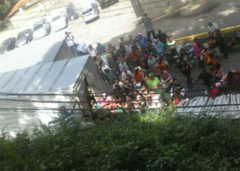 Clientes arrasaron con el cargamento de harina