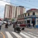 Peatones transitan apresuradamente evitando ser asaltados