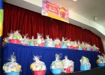 Unas 60 canastillas para bebés fueron entregadas por la alcaldía de Los Salias