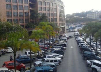 Funcionarios de seguridad del centro Comercial La Cascado frustraron el hurto de un vehiculo