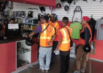 Carlos Quintero, presidente de la Fuerza Motorizada Los Guerreros, en compalia de Franklin Martínez., señaló que unos 350 integrantes del gremio motorizados