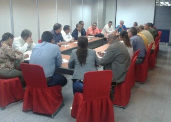 La reunión entre autoridades y comerciantes tuvo lugar este lunes.