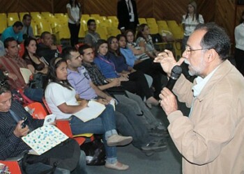 Universitarios se las ven negras ante contantes alzas en inscripciones y mensualidades.
