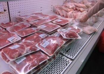 Comenta que los consumidores prefieren comprar carne molida porque rinde más
