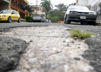 Huecos “reciben” a los moradores diariamente