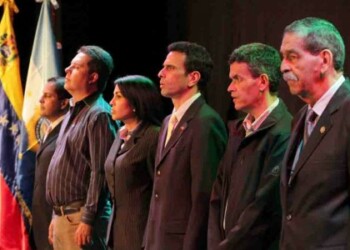 El periodista Frederick Ortiz de La región fue condecorado pro sui destacada labor