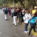 Hacer fila por comida es una nueva costumbre de las familias venezolanas. ARCHIVO