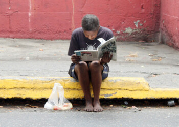 Según una encuesta de Encovi, al 87 % de los venezolanos no les alcanza el dinero para comprar comida.