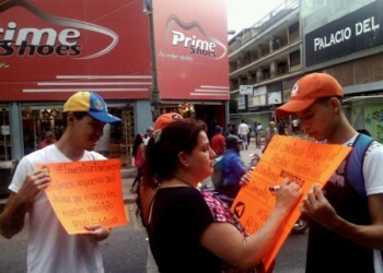 Jóvenes de VP realizaron “consulta popular” en centro de Los Teques.