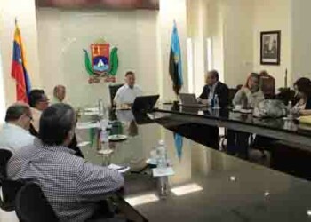 El Primer mandatario regional, se reunió este sábado en la Residencia Oficial con los directores de los medios de comunicación de la región, acompañado de miembros de su tren Ejecutivo y representantes de Petróleos de Venezuela.