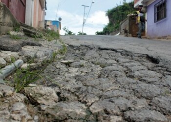 Huecos se “exhiben” en la comunidad