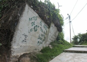 Caída del muro obstaculizaría acceso hacia el sector