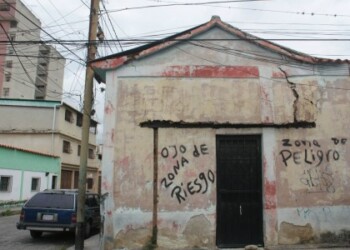Graffiti sobre vivienda a punto de colapsar tiene un trasfondo