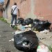 Cada vez más personas hurgan en la basura. ARCHIVO