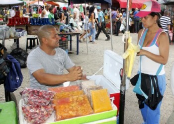 Escasez e inflación golpean duro a comerciantes informales