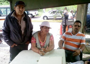 Nuris, Régulo y Martin están llevando las riendas del mercadito