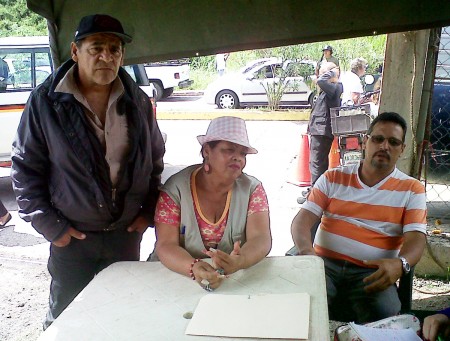 Nuris, Régulo y Martin están llevando las riendas del mercadito