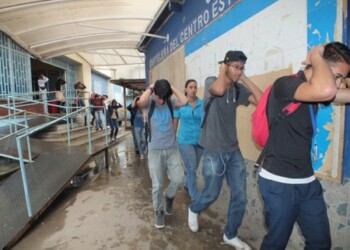Más de 60 alumnos de la sede fueron desalojados