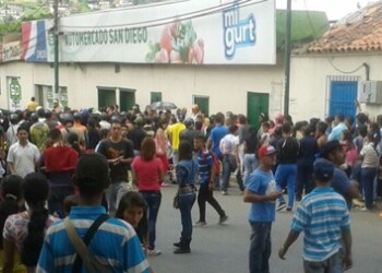 La protesta inició a las 11:40 am aproximadamente