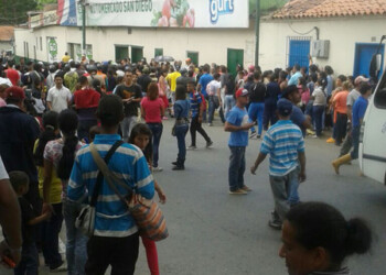 La protesta inició a las 11:40 am aproximadamente