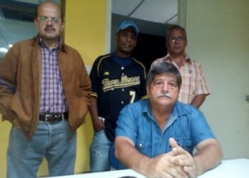 Raúl Páges de AD, en compañía de Ramón Rivero de Voluntad Popular, César Inojosa de ABP y Montes De Oca de Copei.